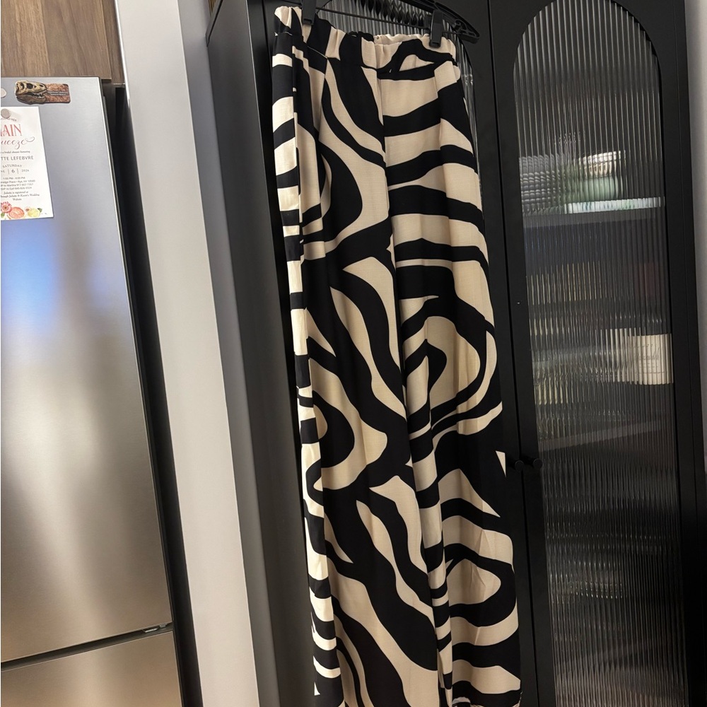 Zebra swirl pants